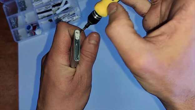 image 49 How to replace the battery on an iPod nano 2nd gen