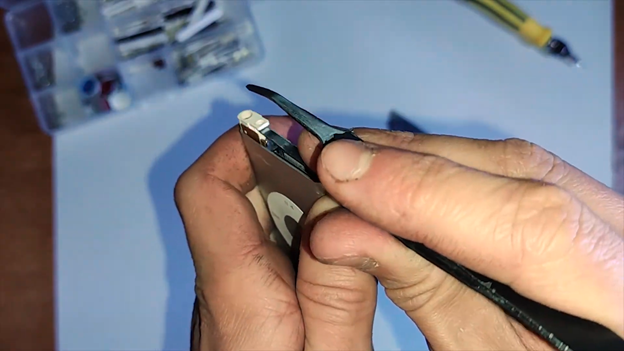image 50 How to replace the battery on an iPod nano 2nd gen