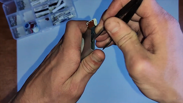 image 52 How to replace the battery on an iPod nano 2nd gen