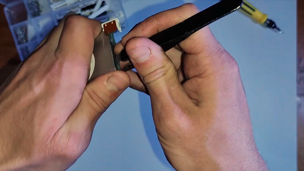 image 53 How to replace the battery on an iPod nano 2nd gen