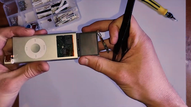 image 54 How to replace the battery on an iPod nano 2nd gen