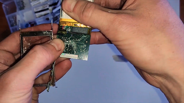 image 58 How to replace the battery on an iPod nano 2nd gen