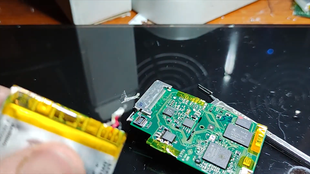 image 63 How to replace the battery on an iPod nano 2nd gen