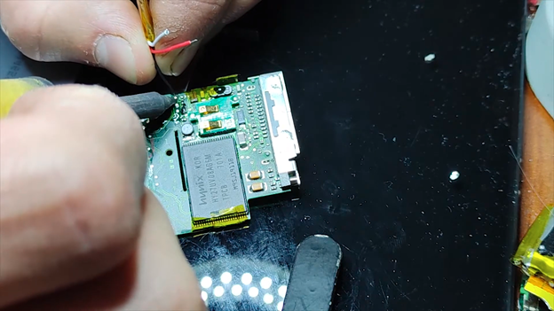 image 67 How to replace the battery on an iPod nano 2nd gen