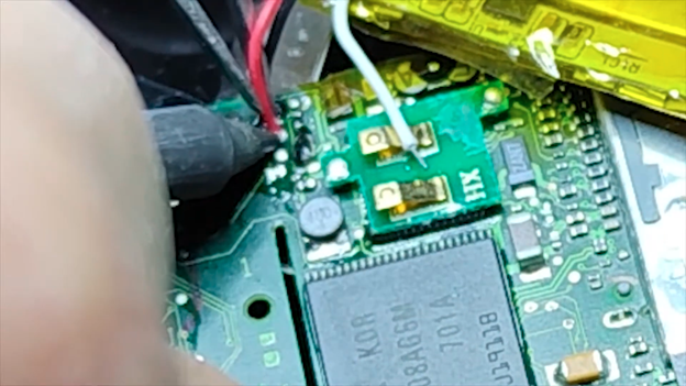 image 68 How to replace the battery on an iPod nano 2nd gen