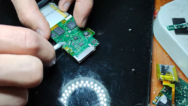 image 72 How to replace the battery on an iPod nano 2nd gen