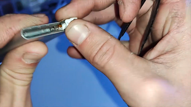 image 75 How to replace the battery on an iPod nano 2nd gen